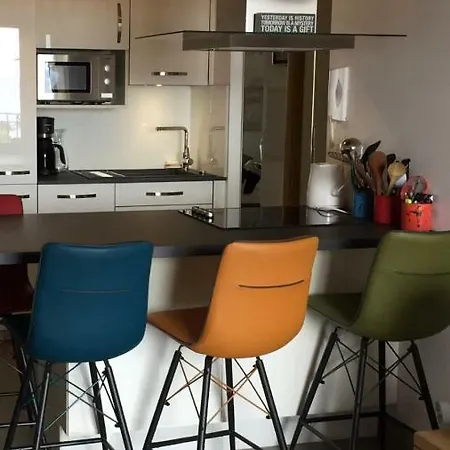 Clos Des Oliviers 아파트 *